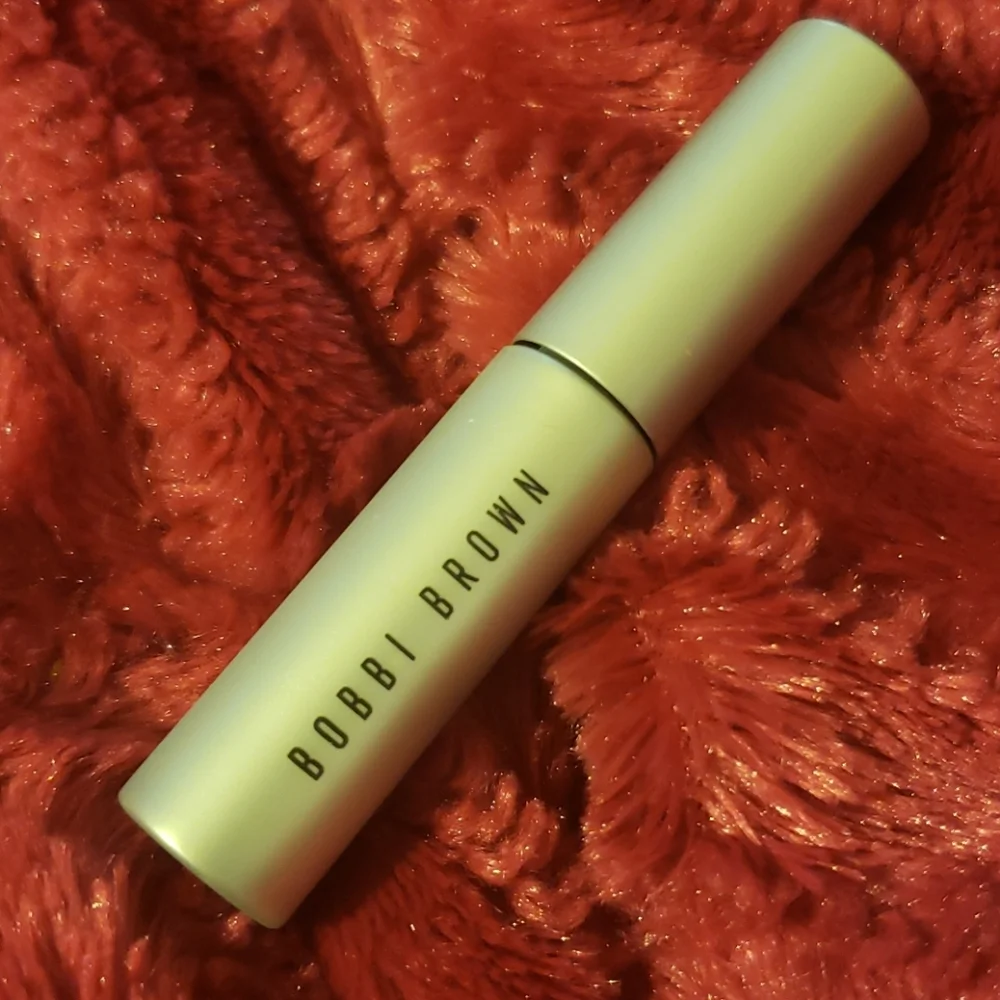 TRAVEL SIZE BOBBI BROWN SMOKEY EYE MASCARA.